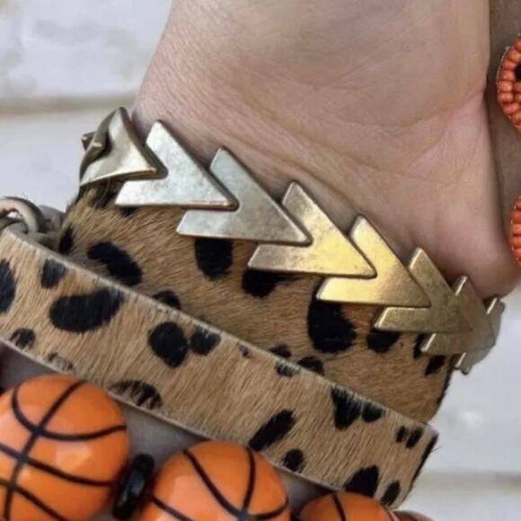 New Plunder “Dixie” Matte Gold Triangle Bracelet (6.5”) - Picture 4 of 5